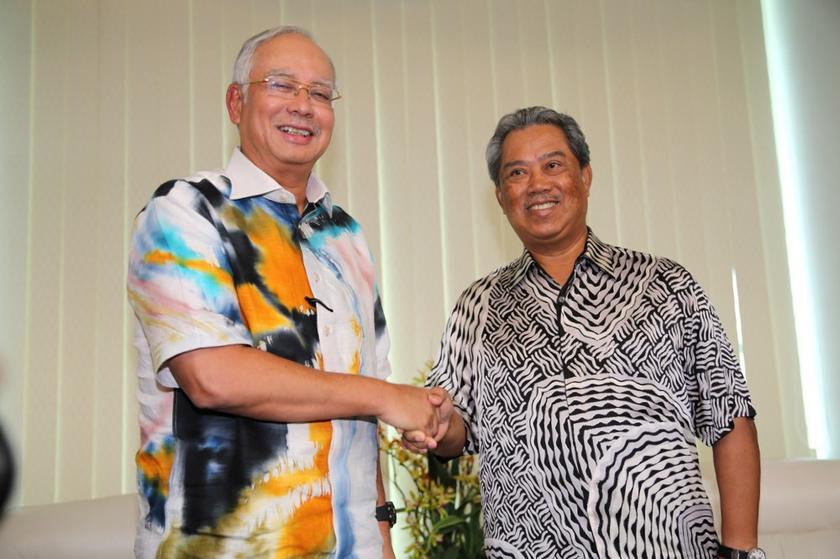 Prime Minister Datuk Seri Najib  Razak and his deputy Tan Sri Muhyiddin Yassin giving a press conference in Kuala Lumpur, October 20, 2013. u00e2u20acu201d Picture by Choo Choy May 